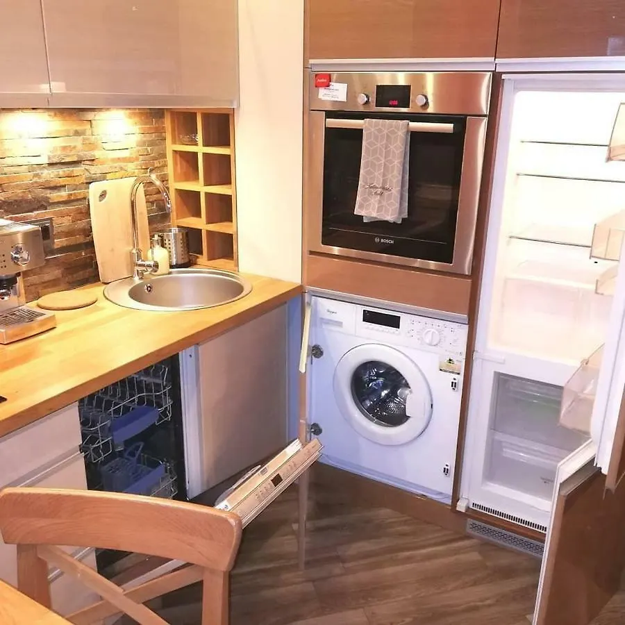 Apartament Tatrzański Świt z tarasem i garażem podziemnym, Grotą Solną Zakopane 0*,